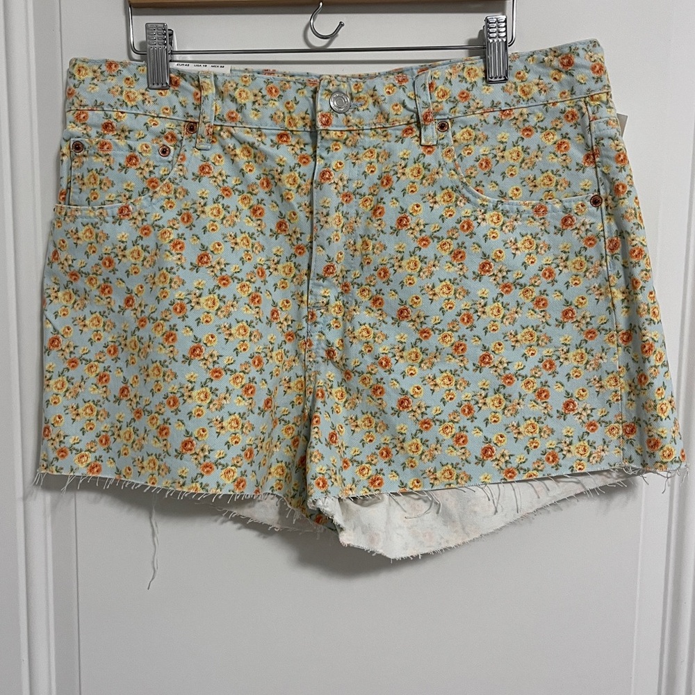 NWT - Zara Women’s Floral Print Raw Hem High Waist Denim Short - Size 10